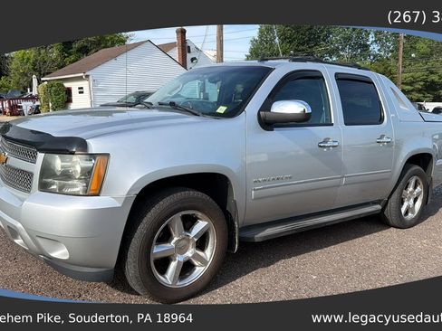 Used 2012 Chevrolet Avalanche LTZ AWD/4WD image 2