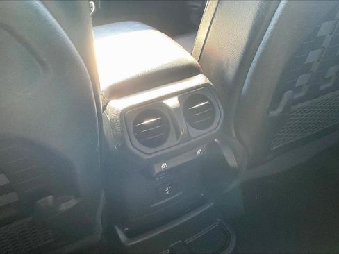 Used 2022 Jeep Wrangler Unlimited Rubicon w/ Steel Bumper Group image 25