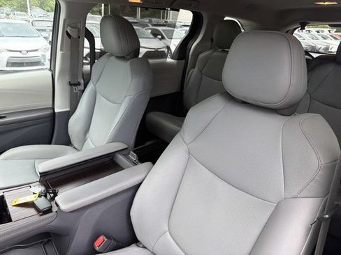 Certified 2024 Toyota Sienna XLE FWD image 11