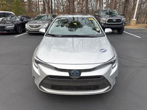 Used 2025 Toyota Corolla XLE image 12