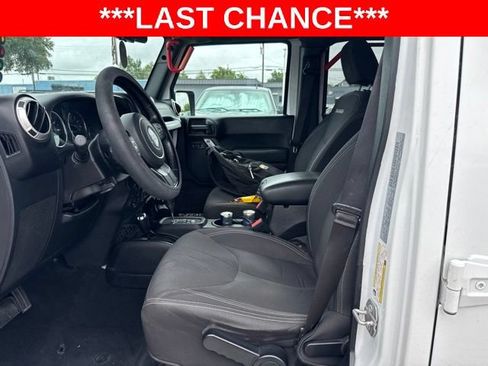 Used 2018 Jeep Wrangler Unlimited Sahara w/ Connectivity Group AWD/4WD image 10