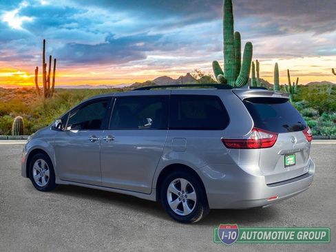 Used 2019 Toyota Sienna XLE FWD image 5