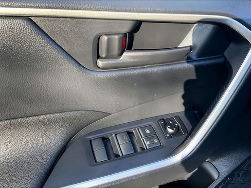 Used 2021 Toyota RAV4 SE w/ Weather & Moonroof Package AWD/4WD image 32
