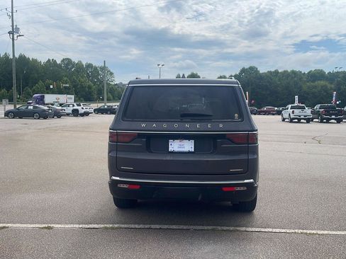 Used 2022 Jeep Wagoneer Series II w/ Flexible Seating Group AWD/4WD image 4