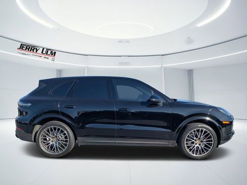 Used 2023 Porsche Cayenne Base image 2