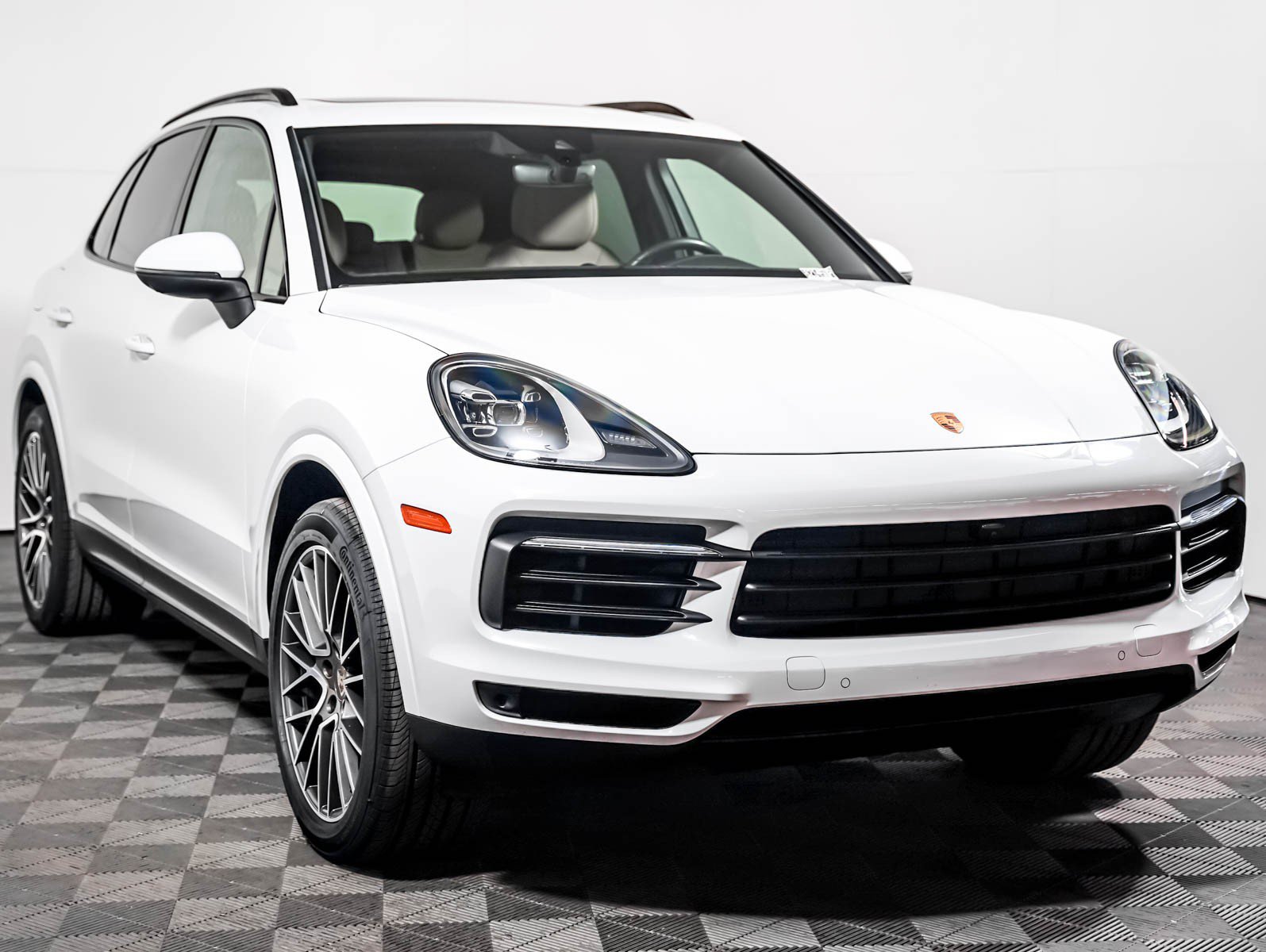 Certified 2023 Porsche Cayenne AWD/4WD image 8