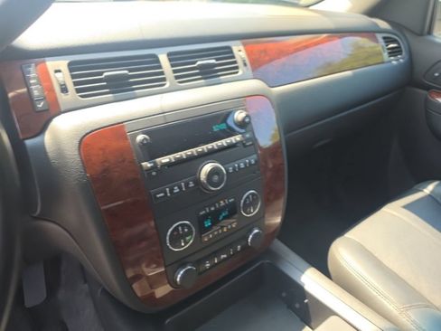 Used 2014 Chevrolet Tahoe LT RWD image 17