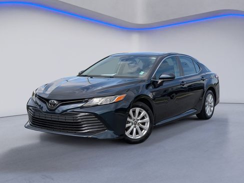 Used 2019 Toyota Camry LE FWD image 2