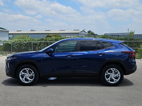 Used 2024 Chevrolet Trax LS w/ LS Convenience Package FWD image 2
