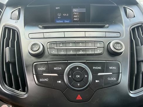 Used 2015 Ford Focus SE FWD image 15