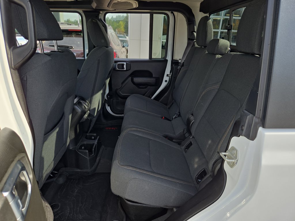 Used 2024 Jeep Gladiator Sport AWD/4WD image 14