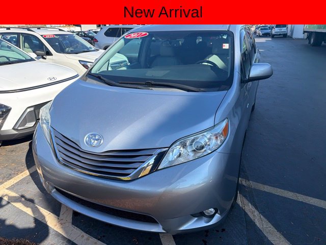 Used 2017 Toyota Sienna XLE AWD/4WD image 1
