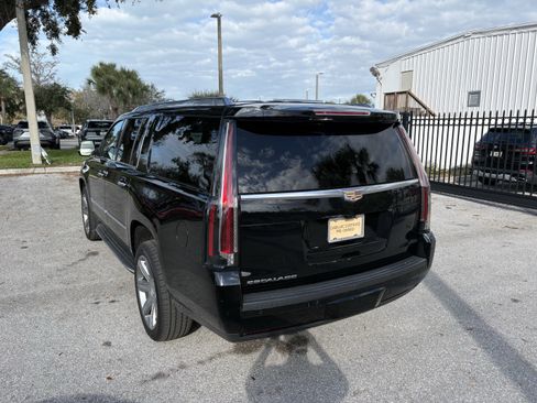 Used 2019 Cadillac Escalade ESV Luxury image 5
