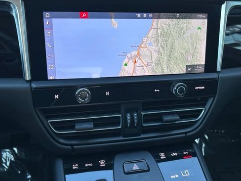 Used 2022 Porsche Macan S AWD/4WD image 14