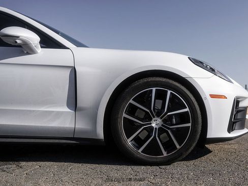 Used 2024 Porsche Panamera 4 w/ Premium Package image 10