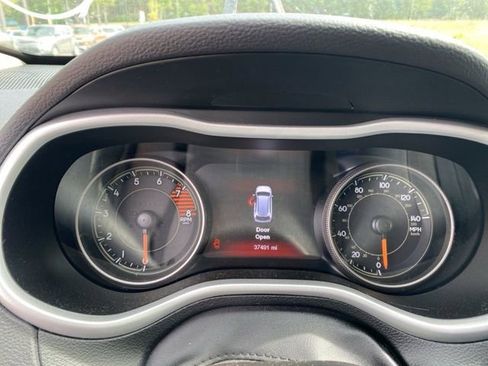 Used 2017 Jeep Cherokee Trailhawk AWD/4WD image 23