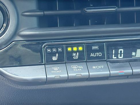 Used 2023 Toyota Crown AWD/4WD image 23