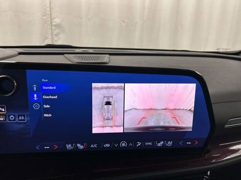 Used 2024 Chevrolet Traverse RS image 16