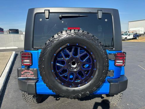 Used 2016 Jeep Wrangler Unlimited Sahara w/ Connectivity Group image 4