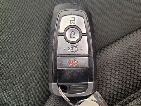 Used 2019 Ford Fusion SE FWD image 32