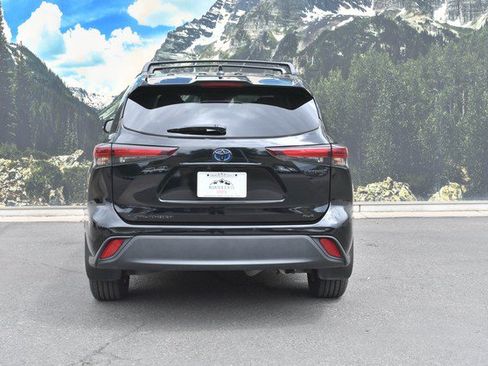 Certified 2024 Toyota Highlander XLE AWD/4WD image 10