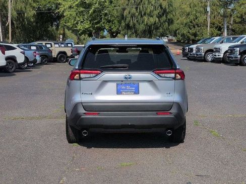 Used 2024 Toyota RAV4 LE AWD/4WD image 4