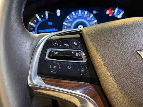 Used 2020 Cadillac Escalade ESV Premium Luxury AWD/4WD image 15