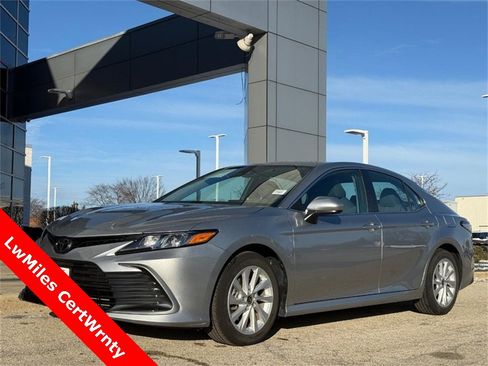 Used 2022 Toyota Camry LE image 8