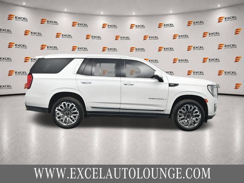 Used 2023 GMC Yukon Denali Ultimate AWD/4WD image 6