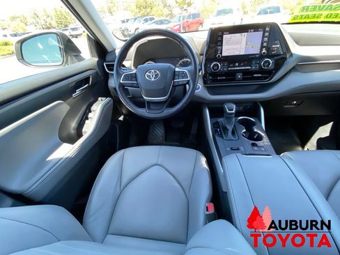 Used 2022 Toyota Highlander XLE AWD/4WD image 33