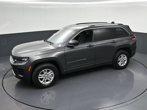 Used 2023 Jeep Grand Cherokee Laredo RWD image 25