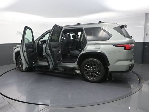 Used 2026 Toyota Sequoia Platinum AWD/4WD image 43