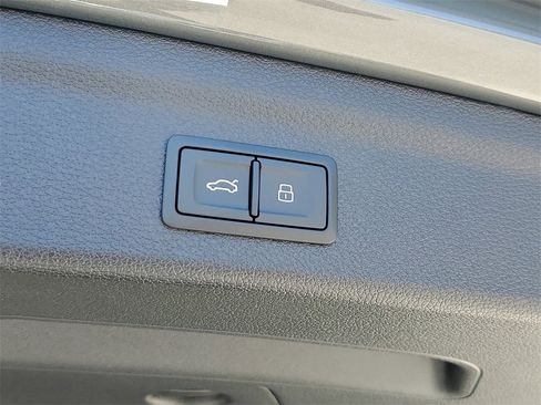 New 2025 Audi Q3 2.0T Premium image 32