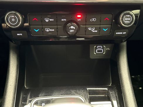 Used 2023 Jeep Compass Limited w/ Elite Group AWD/4WD image 17