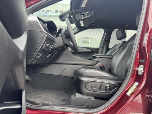 Used 2024 Jeep Grand Cherokee Altitude image 11