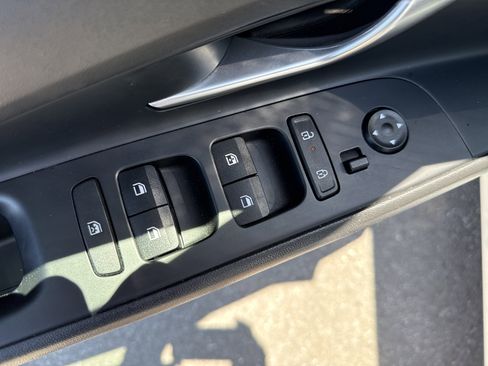 Used 2024 Hyundai Elantra Limited FWD image 16