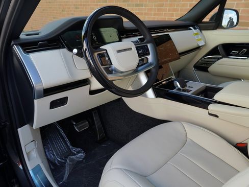 New 2025 Land Rover Range Rover SE image 12