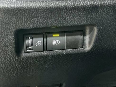 Used 2021 Toyota RAV4 LE w/ Carpet Mat Package (TMS) AWD/4WD image 10