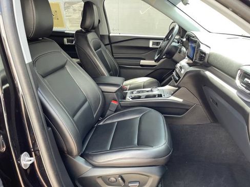 Used 2023 Ford Explorer XLT w/ Equipment Group 202A AWD/4WD image 38