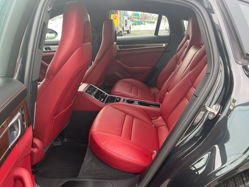Used 2023 Porsche Panamera image 31
