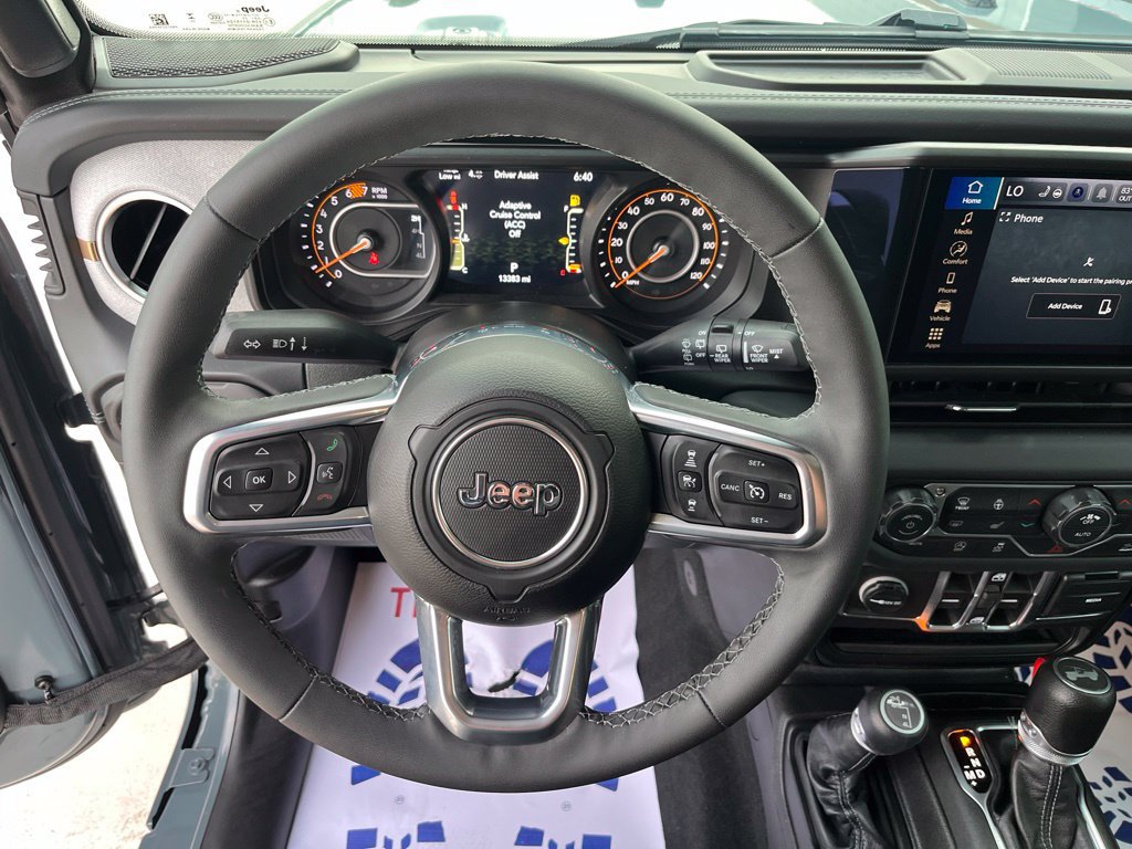 Used 2026 Jeep Wrangler Unlimited Sahara AWD/4WD image 9