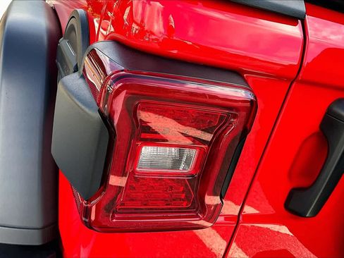 Used 2025 Jeep Wrangler Unlimited Rubicon AWD/4WD image 28