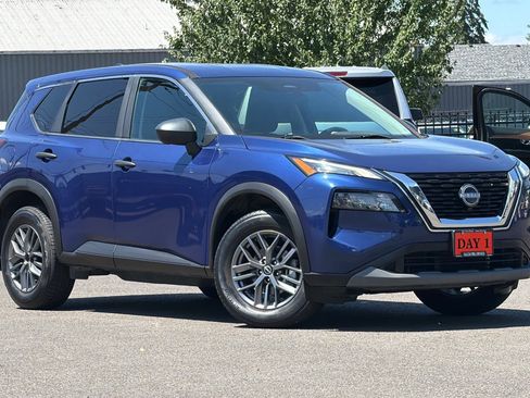 Used 2023 Nissan Rogue S AWD/4WD image 2
