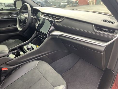 Used 2023 Jeep Grand Cherokee Altitude image 27