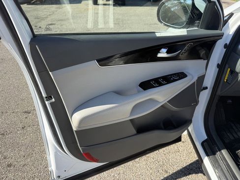 Used 2017 Kia Sorento SX FWD image 11