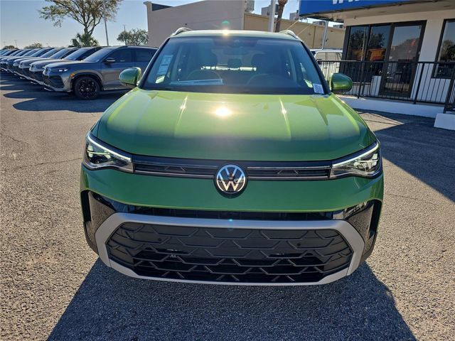 New 2026 Volkswagen Taos SE FWD image 2
