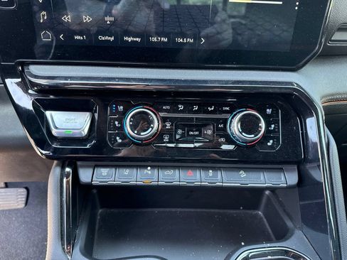 Used 2024 GMC Sierra 2500 AT4 w/ AT4 Premium Plus Package AWD/4WD image 28