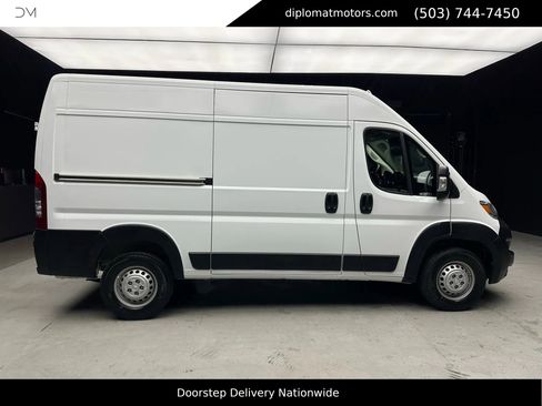Used 2024 RAM ProMaster 2500 w/ Convenience Group image 8