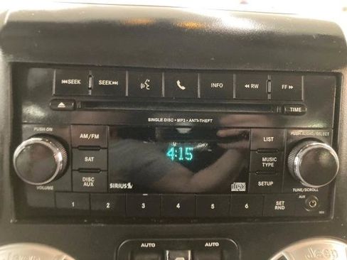 Used 2017 Jeep Wrangler Unlimited Sahara w/ Connectivity Group AWD/4WD image 20