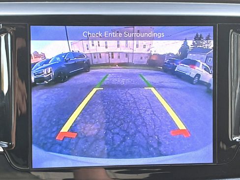 Used 2017 Chrysler Pacifica Touring Plus w/ Tire & Wheel Group FWD image 32